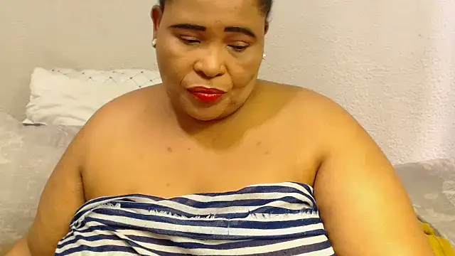 Snapshot of zandile chatting on 10.17.25 zandile online show from 10.17.25