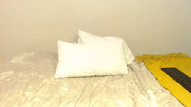 Snapshot of zandile chatting on 10.19.25 zandile online show from 10.19.25