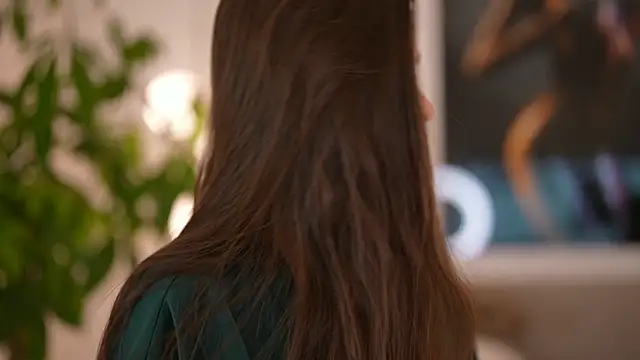 Snapshot of DoviaClaire chatting on 09.26.25 DoviaClaire online show from 09.26.25