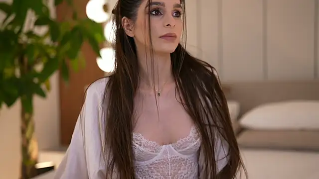 DoviaClaire online show from 12.19.25