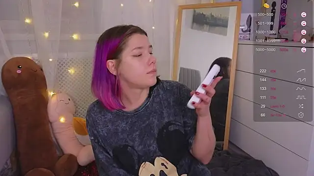 Snapshot of Mira_Falls chatting on 01.09.25 Mira Falls online show from 01.09.25