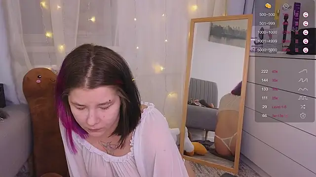 Snapshot of Mira_Falls chatting on 01.10.25 Mira Falls online show from 01.10.25