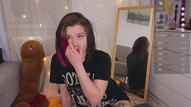 Snapshot of Mira_Falls chatting on 01.20.25 Mira Falls online show from 01.20.25