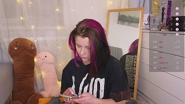 Snapshot of Mira_Falls chatting on 01.21.25 Mira Falls online show from 01.21.25