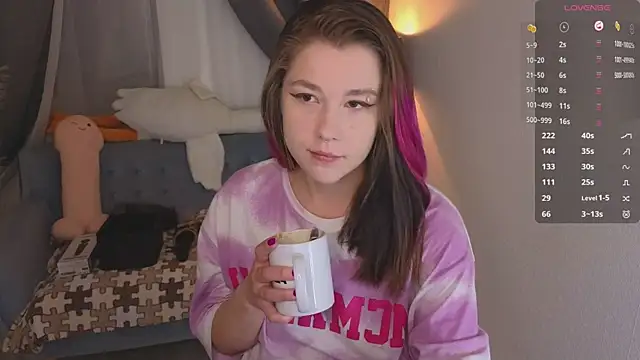 Snapshot of Mira_Falls chatting on 09.11.25 Mira Falls online show from 09.11.25