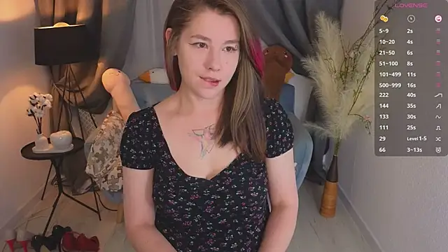 Snapshot of Mira_Falls chatting on 09.25.25 Mira Falls online show from 09.25.25