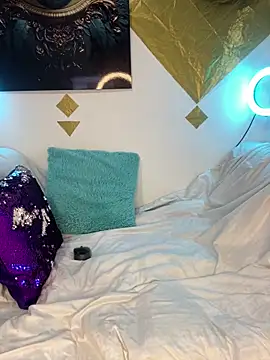 Shantal Lovee online show from 12.16.25