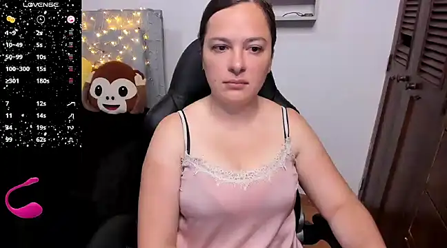 Snapshot of angelaagomez chatting on 12.23.24 angelaagomez online show from 12.23.24
