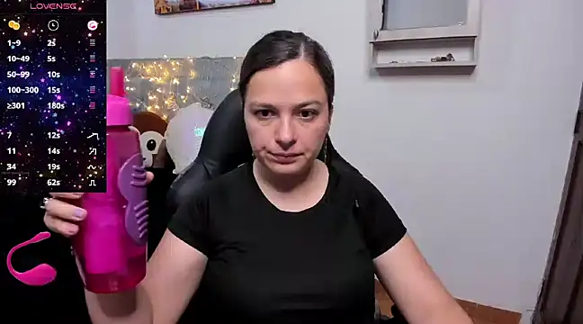 Snapshot of angelaagomez chatting on 01.15.25 angelaagomez online show from 01.15.25