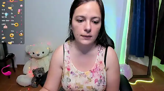 Snapshot of angelaagomez chatting on 02.22.25 angelaagomez online show from 02.22.25
