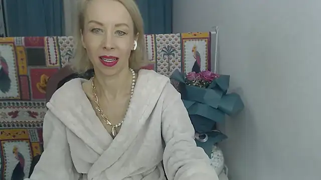 LuxuryNika online show from 12.15.24