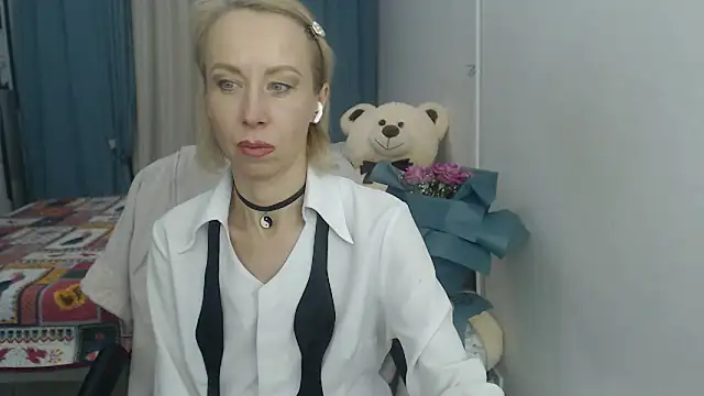 LuxuryNika online show from 12.16.24