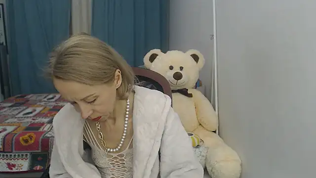 LuxuryNika online show from 12.19.24