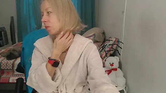 LuxuryNika online show from 10.23.25