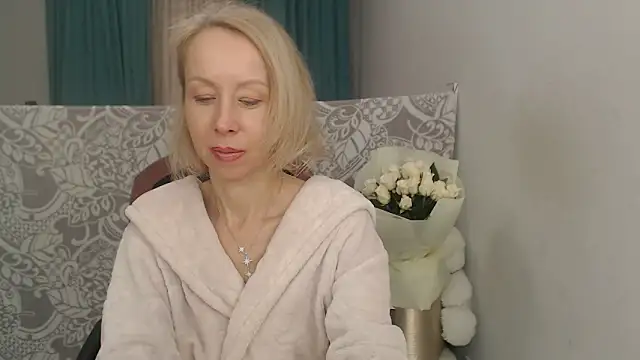 LuxuryNika online show from 11.27.25