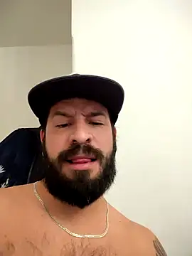 Snapshot of juanci_to chatting on 10.18.25 juanci to online show from 10.18.25