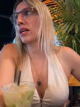 Gatitacarlita online show from 12.20.24