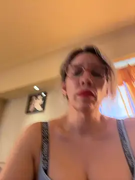 Gatitacarlita online show from 11.22.25