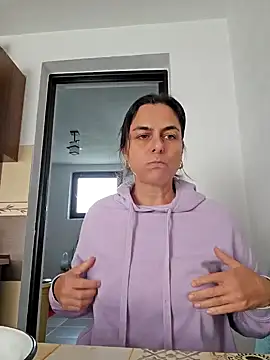 Snapshot of IsabelleCraft chatting on 09.27.25 IsabelleCraft online show from 09.27.25