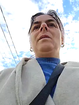 Snapshot of IsabelleCraft chatting on 10.09.25 IsabelleCraft online show from 10.09.25