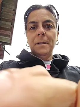 Snapshot of IsabelleCraft chatting on 10.15.25 IsabelleCraft online show from 10.15.25