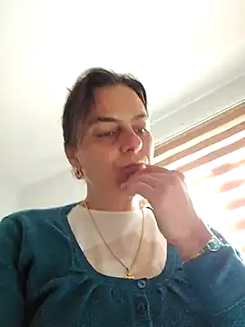 Snapshot of IsabelleCraft chatting on 10.23.25 IsabelleCraft online show from 10.23.25