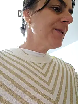 Snapshot of IsabelleCraft chatting on 10.24.25 IsabelleCraft online show from 10.24.25