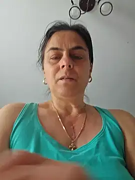 Snapshot of IsabelleCraft chatting on 10.28.25 IsabelleCraft online show from 10.28.25