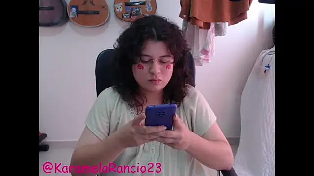 Snapshot of Smoke_trip_Alicia chatting on 03.08.25 Smoke trip Alicia online show from 03.08.25