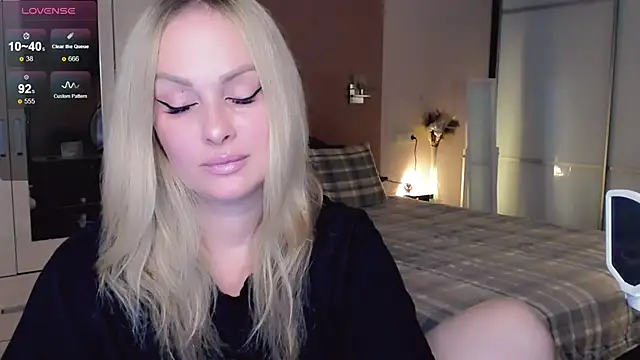 Snapshot of Libby_Nora chatting on 11.06.25 Libby Nora online show from 11.06.25