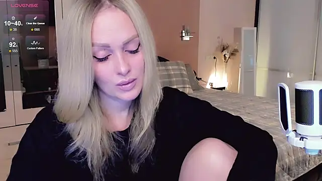 Snapshot of Libby_Nora chatting on 11.11.25 Libby Nora online show from 11.11.25