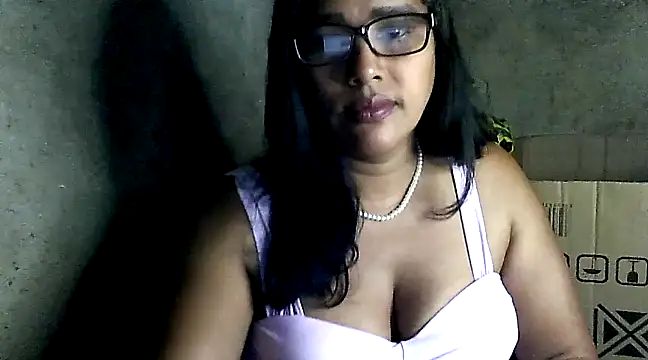 Snapshot of Damita999 chatting on 01.08.25 Damita999 online show from 01.08.25
