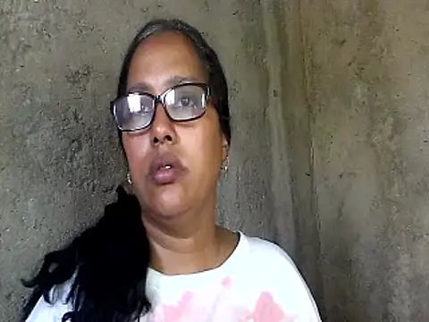 Snapshot of Damita999 chatting on 01.10.25 Damita999 online show from 01.10.25