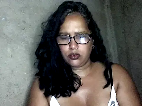 Snapshot of Damita999 chatting on 01.10.25 Damita999 online show from 01.10.25