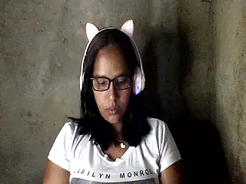 Snapshot of Damita999 chatting on 01.24.25 Damita999 online show from 01.24.25