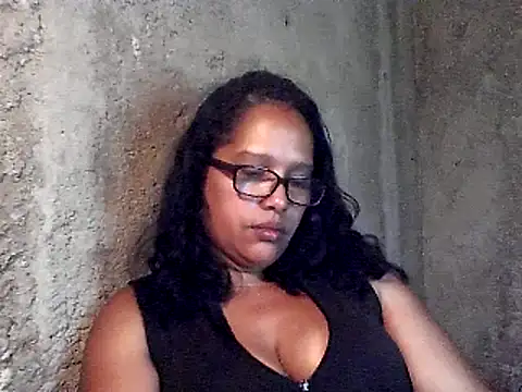 Snapshot of Damita999 chatting on 02.07.25 Damita999 online show from 02.07.25