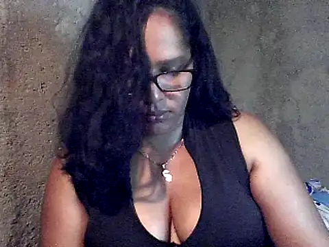 Snapshot of Damita999 chatting on 02.08.25 Damita999 online show from 02.08.25