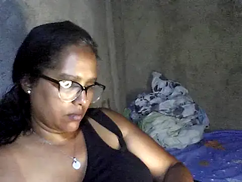 Snapshot of Damita999 chatting on 02.25.25 Damita999 online show from 02.25.25