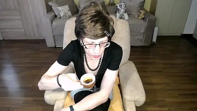 Snapshot of clementine chatting on 05.11.26 clementine online show from 05.11.26