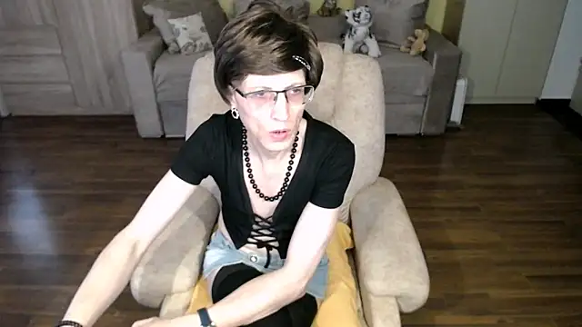 Snapshot of clementine chatting on 05.11.26 clementine online show from 05.11.26