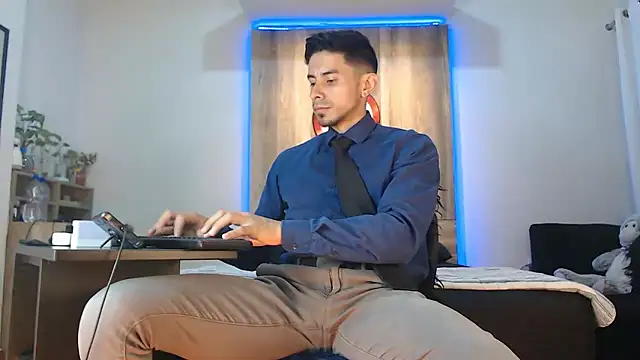 Andrew 4  online show from 12.04.25