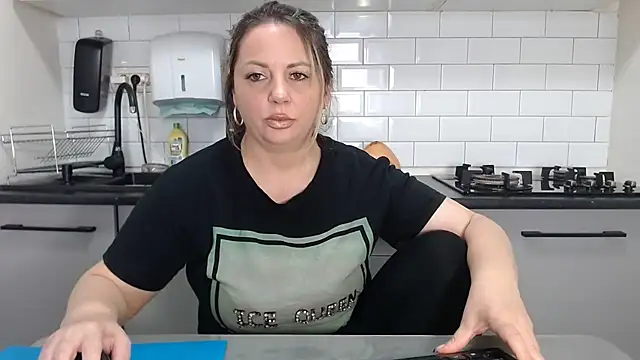 erikaerika online show from 12.11.24