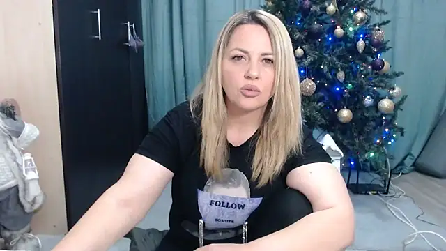 erikaerika online show from 12.28.24