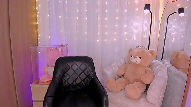 Snapshot of AmyDavis_ chatting on 10.08.25 AmyDavis online show from 10.08.25