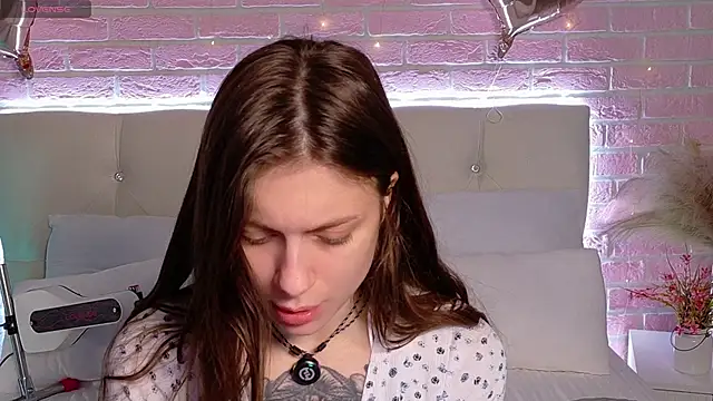 Eille Elfie online show from 11.20.25