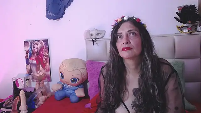 Snapshot of VIKY_HOTT chatting on 12.15.24 VIKY HOTT online show from 12.15.24