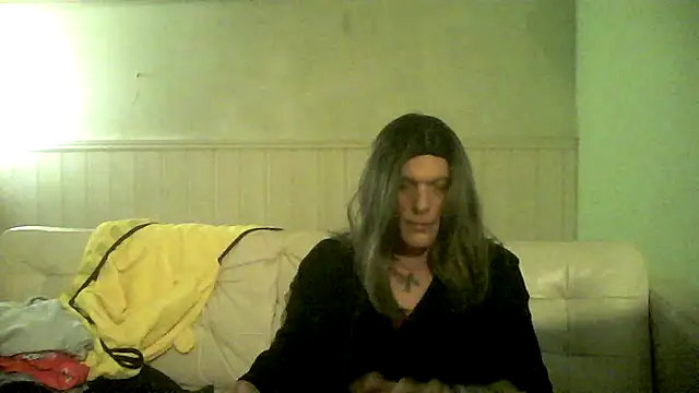 Snapshot of SassyAmanda87 chatting on 10.27.25 SassyAmanda87 online show from 10.27.25