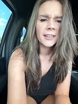 Snapshot of MaggyMayI chatting on 10.01.25 MaggyMayI online show from 10.01.25