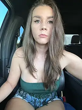 Snapshot of MaggyMayI chatting on 10.14.25 MaggyMayI online show from 10.14.25