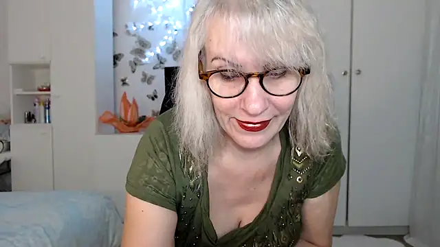 Snapshot of Ghertrude52 chatting on 02.17.25 Ghertrude52 online show from 02.17.25